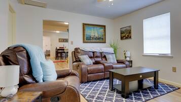 House (3 Bedrooms) | Interior