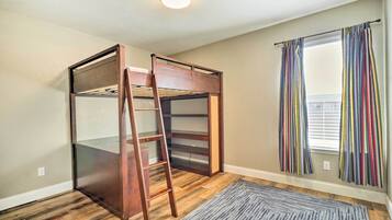 House (4 Bedrooms) | Interior