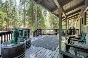 Interior - 'the Cub House' w/ Hot Tub & Arcade in Arnold! (Arnold)