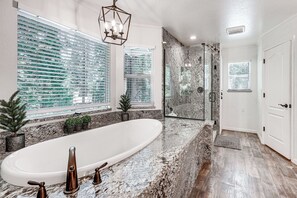 Talo (4 Bedrooms) | Sisätilat