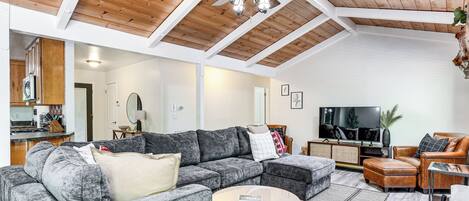 House (4 Bedrooms) | Front of property