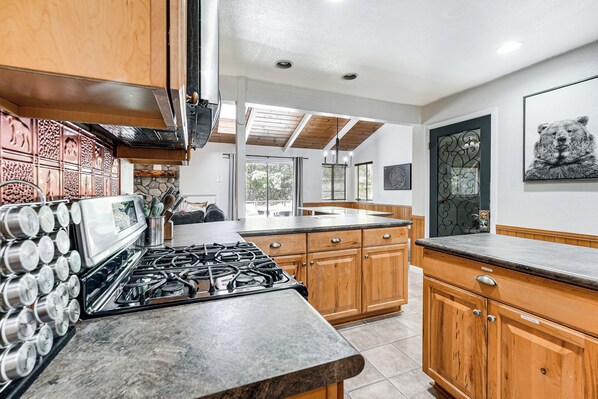 House (4 Bedrooms) | Interior - 'the Cub House' w/ Hot Tub & Arcade in Arnold! (Arnold)