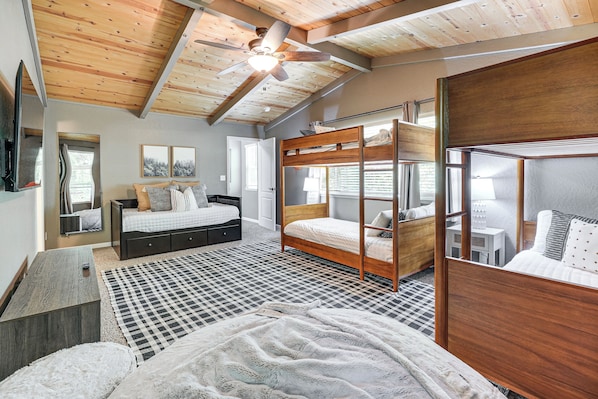House (4 Bedrooms) | Interior