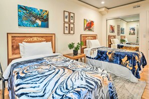 3 bedrooms, iron/ironing board, free cots/infant beds, bed sheets - Daly City Vacation Rental w/ Furnished Patio (Daly City)