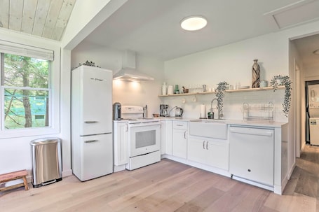Microondas, horno, placa de cocina, lavavajillas