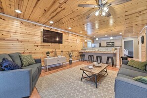 House (2 Bedrooms) | Interior