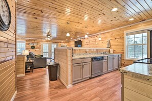 House (2 Bedrooms) | Interior