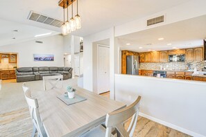 House (5 Bedrooms) | Interior