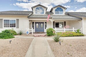 Interior - 3 Mi to London Bridge: Lake Havasu City Home (Lake Havasu City)