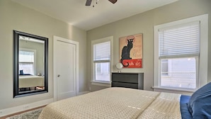 2 bedrooms, bed sheets - Updated San Antonio Home ~ 3 Mi to Downtown! (San Antonio)