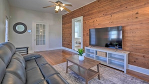 TV - Updated San Antonio Home ~ 3 Mi to Downtown! (San Antonio)