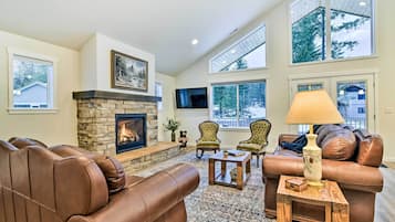 House (4 Bedrooms) | Front of property