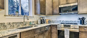 Family-friendly Packwood Retreat w/ Deck!