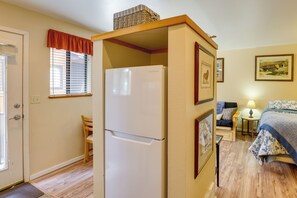 Apartment (0 Bedroom) | Interior - Sunriver Vacation Rental w/ Community Hot Tub! (Bend)
