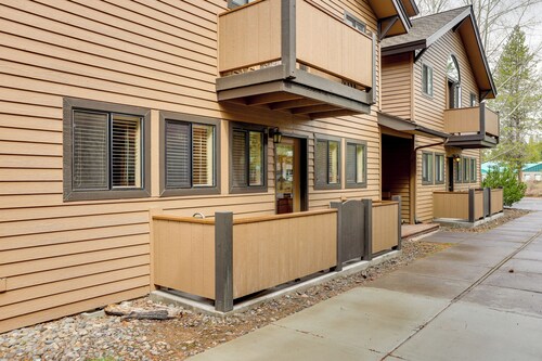 Sunriver Vacation Rental w/ Community Hot Tub!