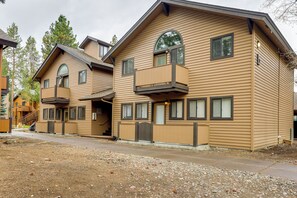 Apartment (0 Bedroom) | Interior - Sunriver Vacation Rental w/ Community Hot Tub! (Bend)
