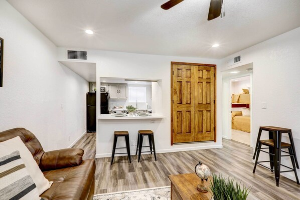 TV, books - Flagstaff Vacation Rental ~ 2 Miles to Downtown (Flagstaff)