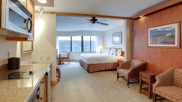 Iron/ironing board, bed sheets