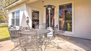 Outdoor dining - Eclectic Montgomery Home Near Lake Conroe! (Montgomery)