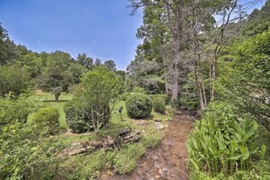 Interior - Settlers Mountain Retreat: On-site Hikes & Views! (Bryson City)