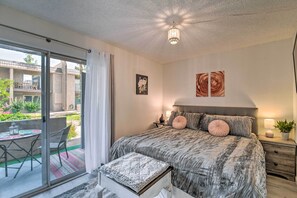 1 bedroom, iron/ironing board, free cribs/infant beds, bed sheets - Sunny Scottsdale Condo w/ 2 Year-round Pools! (Scottsdale)