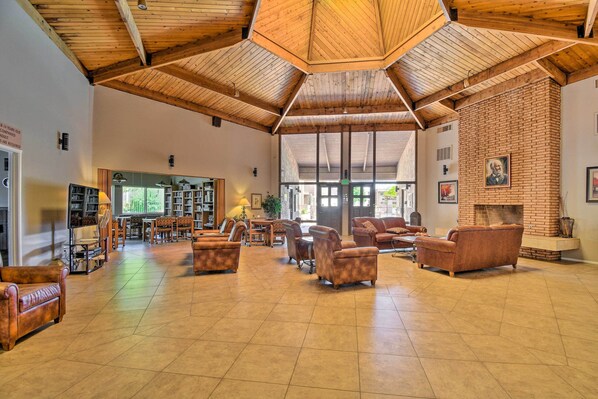 Interior - Sunny Scottsdale Condo w/ 2 Year-round Pools! (Scottsdale)