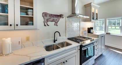 Peaceful Harvard Vacation Rental: 3 Mi to Town!
