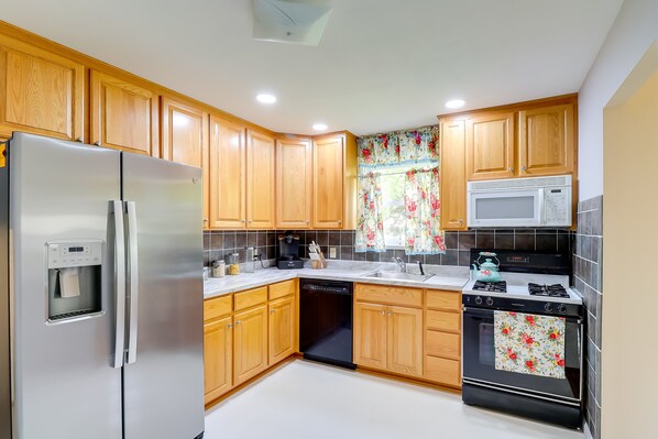 House (3 Bedrooms) | Private kitchen