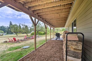 Apartment (0 Bedroom) | Interior - Cozy Port Orchard Home w/ Grill & Fire Pit! (Port Orchard)