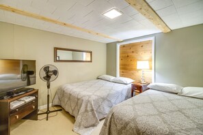 3 bedrooms, iron/ironing board, free cots/infant beds, bed sheets - Charming Hoyt Lakes Home w/ Sauna & Fire Pit (Hoyt Lakes)