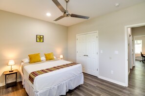 Casa (2 Bedrooms) | 2 camere, una scrivania, postazione laptop, lenzuola