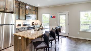 House (2 Bedrooms) | Private kitchen | Microwave, oven, stovetop, dishwasher