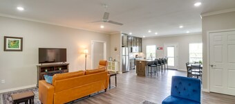 Quaint Harrison Home 2 Mi to Downtown!