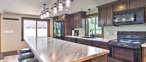 House (4 Bedrooms) | Interior