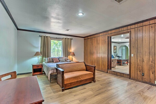 House (4 Bedrooms) | Interior - Lovely 'anna Fink House' w/ Patio & Fire Pit (Atoka)