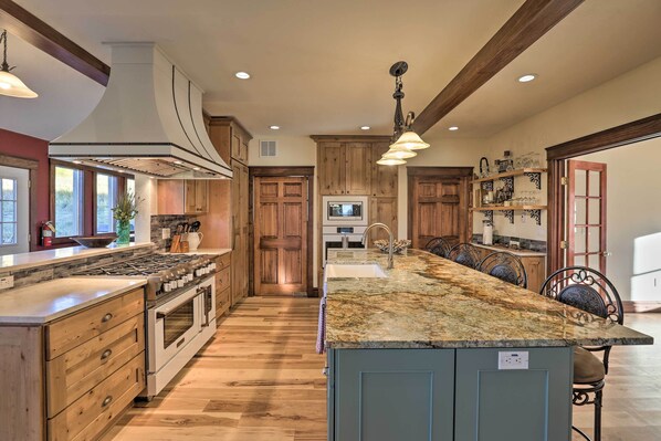 House (4 Bedrooms) | Interior