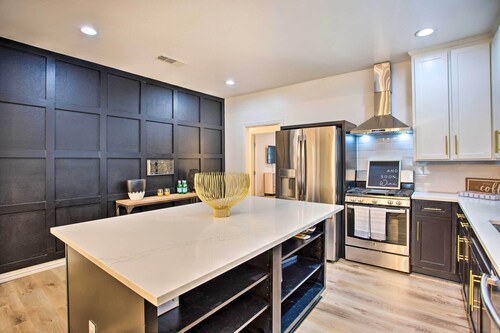 4 Mi to Dtwn Dallas: Home w/ Fire Pit + Gazebo