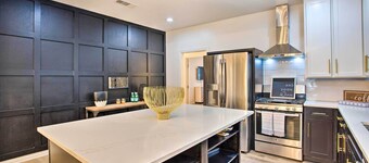 4 Mi to Dtwn Dallas: Home w/ Fire Pit + Gazebo