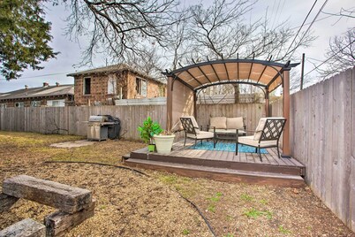 4 Mi to Dtwn Dallas: Home w/ Fire Pit + Gazebo