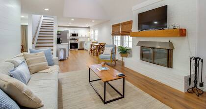 2 Mi to Tims Ford Lake! Cozy Cottage w/ Fireplace