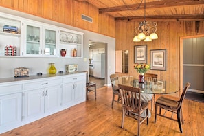 Dining - Lakefront Hot Springs Vacation Rental w/ Dock (Hot Springs)