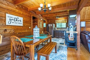 House (4 Bedrooms) | Interior