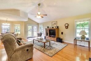 House (3 Bedrooms) | Interior