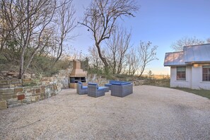 Interior - Charming Family Cottage Close to San Antonio (Castroville)