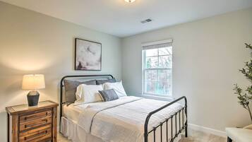 House (6 Bedrooms) | Interior