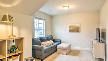 House (6 Bedrooms) | Interior