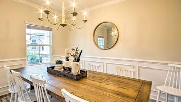 House (6 Bedrooms) | Interior