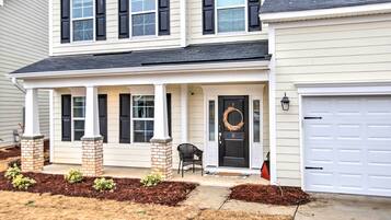 House (6 Bedrooms) | Interior