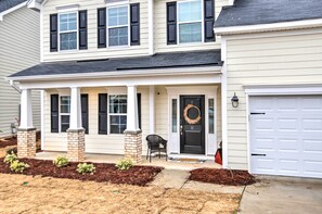 House (6 Bedrooms) | Interior - Chapin Vacation Rental ~ 11 Mi to Lake! (Chapin)