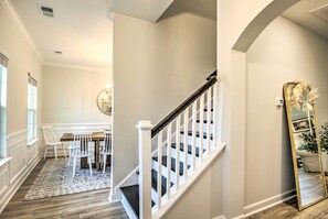 House (6 Bedrooms) | Interior